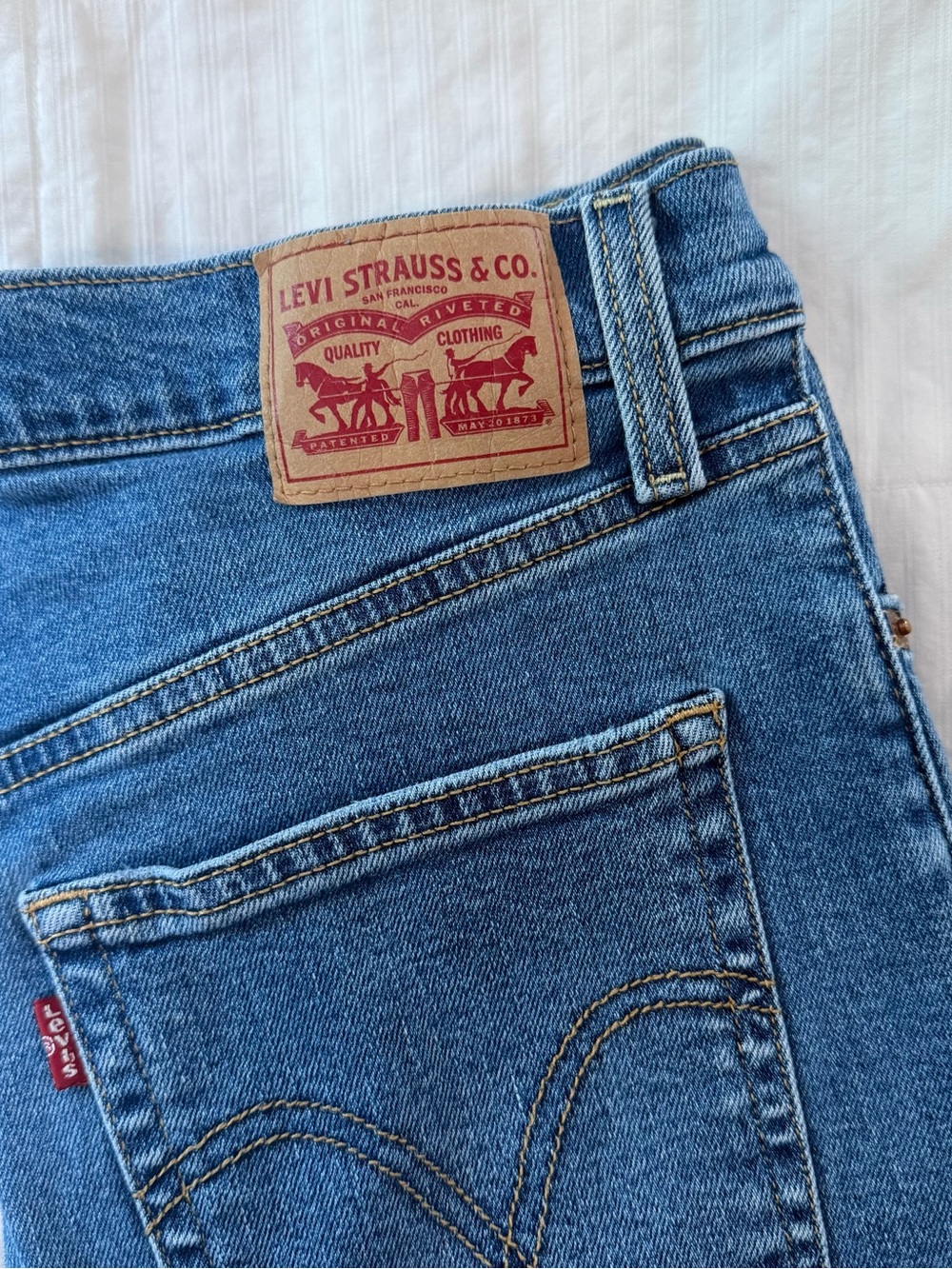 Levi's Women's Straight-Leg Jeans in Medium Blue Denim - Picture 3 of 3